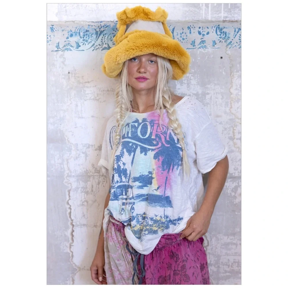 💥SOLD💥Magnolia Pearl Where The Poppy Grows Tee NWT - Picture 1 of 2